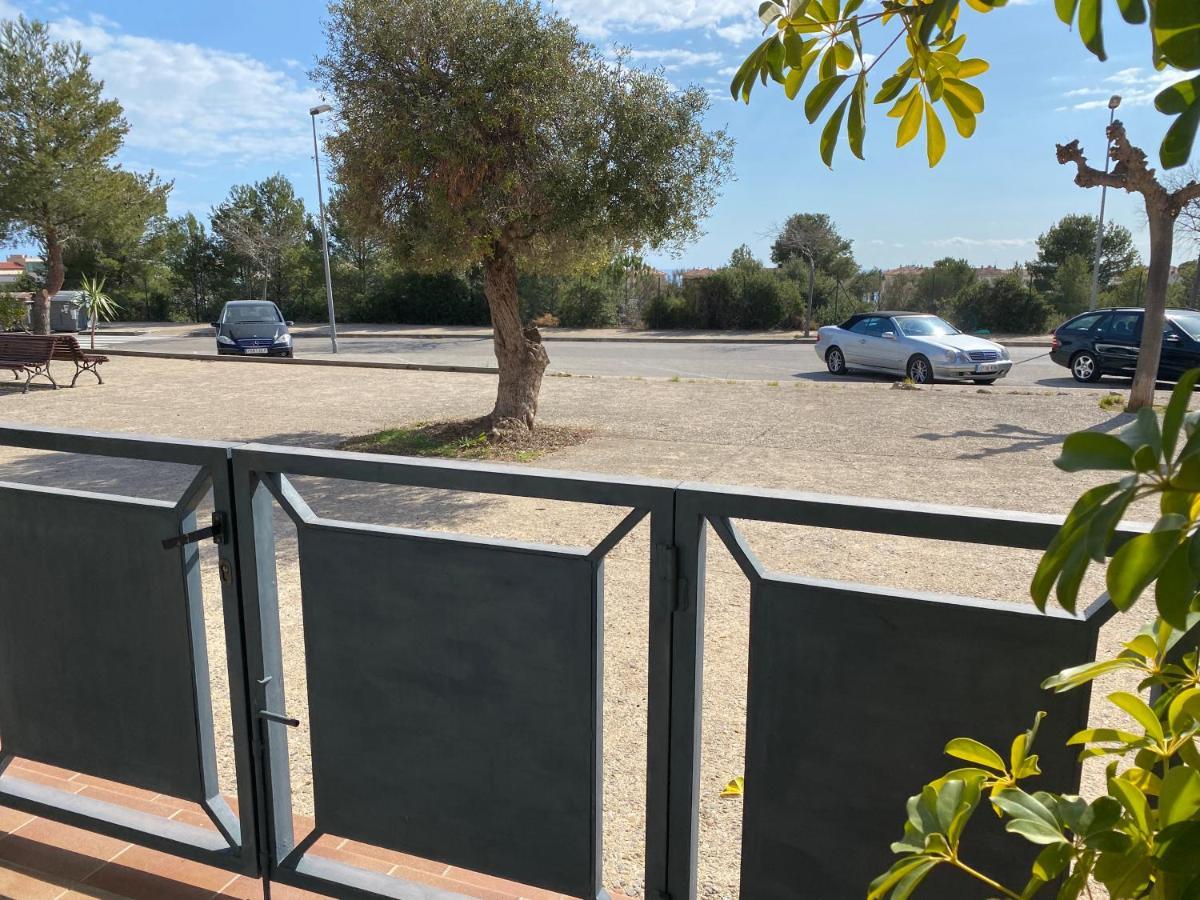 House On The Beach Calafell Bagian luar foto